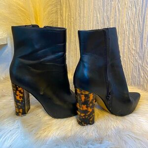 Express Black Leopard Block Heel Ankle Pointed Toe Boot Sz 7